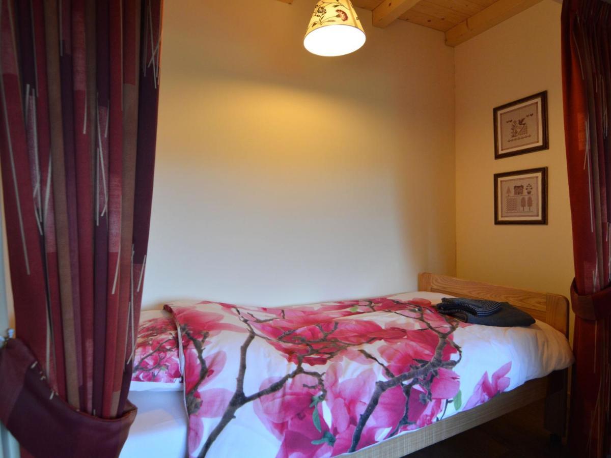 Staying In A Thatched Barn With Bedroom Achterhoek Geesteren  Екстер'єр фото