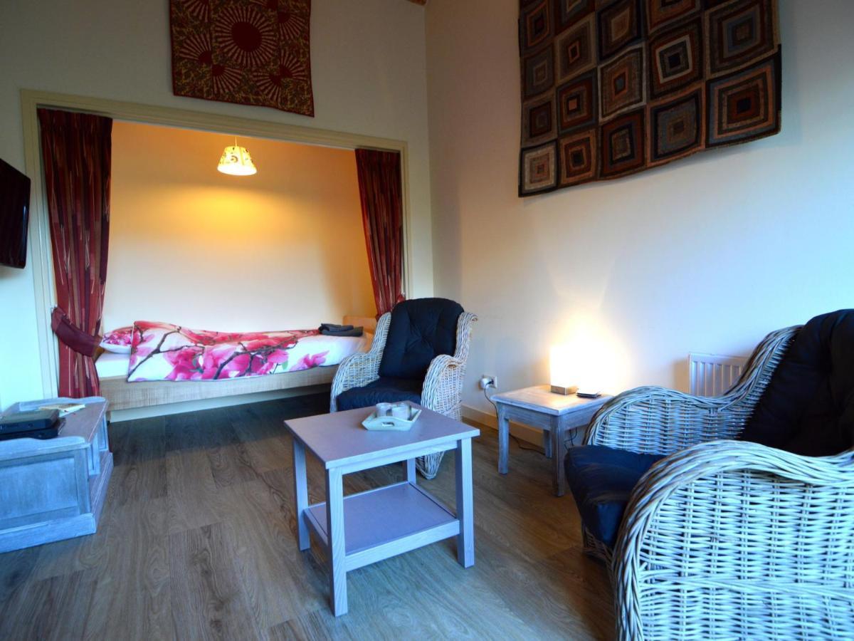 Staying In A Thatched Barn With Bedroom Achterhoek Geesteren  Екстер'єр фото
