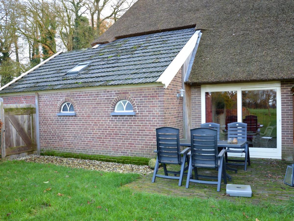Staying In A Thatched Barn With Bedroom Achterhoek Geesteren  Екстер'єр фото